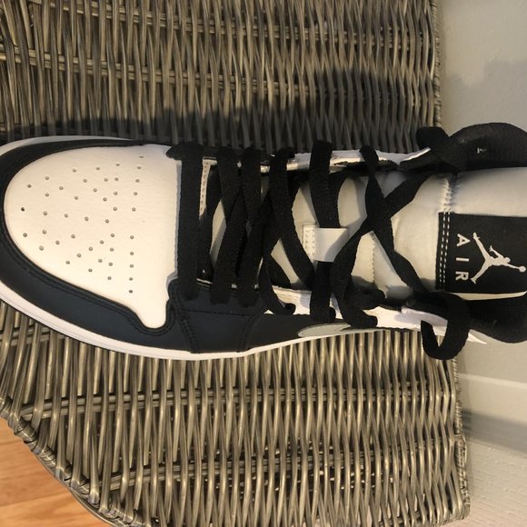 Athletic_Shoes